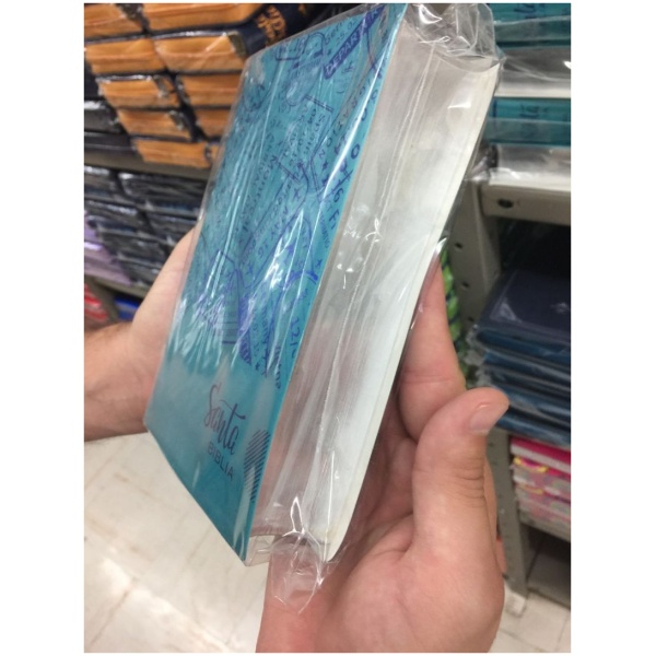Biblia RVR60 Letra Grande vinil Azul Troquelada Canto Plata - Image 3