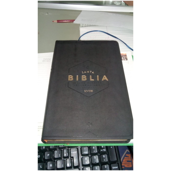 Biblia Mediana Ultrafina Nvi, Negro, Tipo Agenda, Imit Piel - Image 3