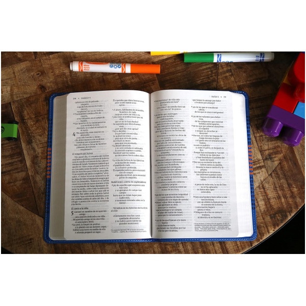 Biblia NVI 2022 Niños Leathersoft Azul Comfort Print - Image 2