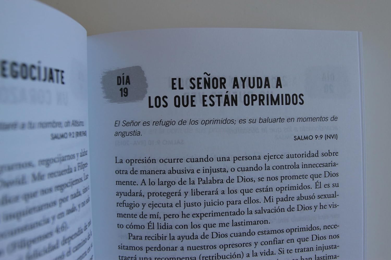 Devocionales diarios de los salmos: 365 reflexiones para todos los días