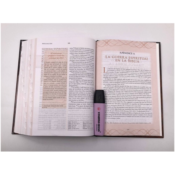 Biblia para la Guerra Espiritual tapa dura índice 10pt - Image 5