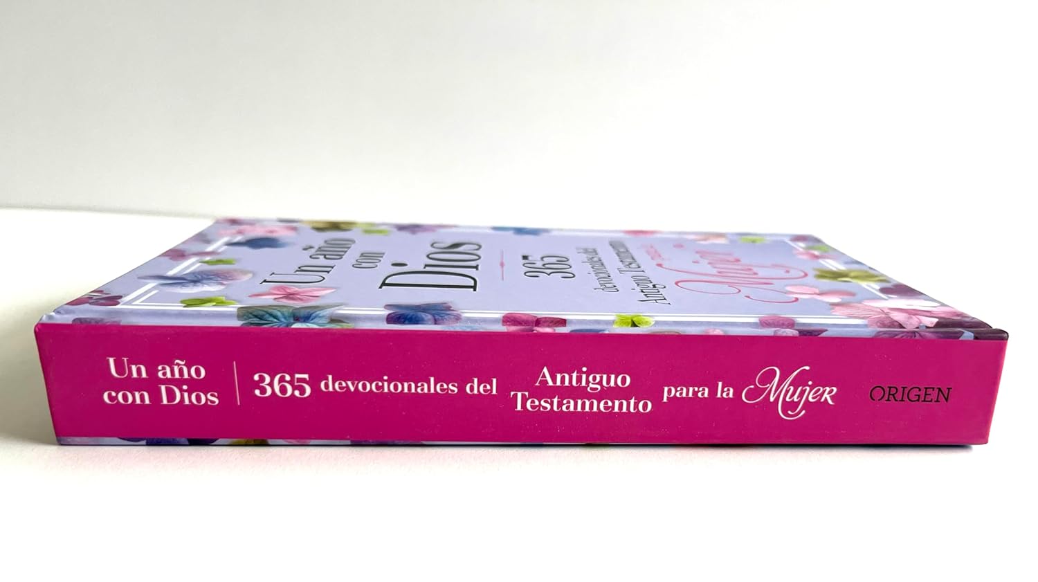 Un año con Dios: 365 devocionales del Antiguo Testamento para la Mujer