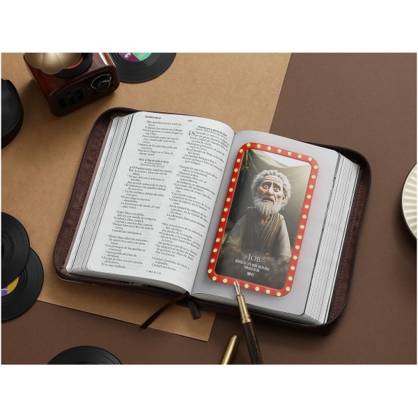 Biblia RVR1960 Heroes bitono cafe/cafe im piel cierre 12.5pt - Image 4
