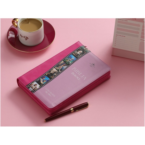 Biblia RVR1960 Heroes bitono rosa/rosa im piel cierre manual 12.5pt - Image 3
