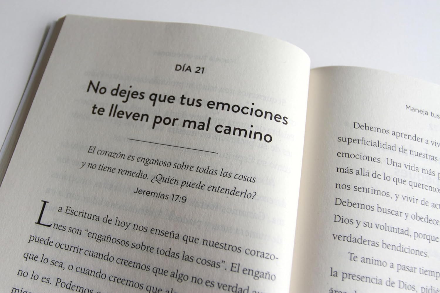 Maneja tus emociones (Un devocional de 90 dias)