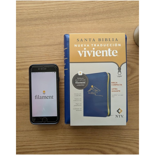 Biblia NTV compacta con filament azul sim piel lt gde cierre 10pt - Image 7