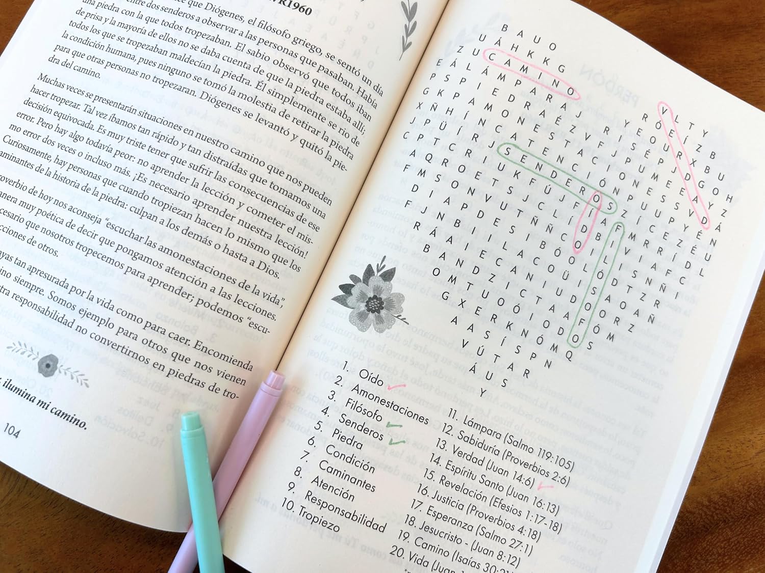 100 devocionales para mujeres con sopa de letras (letra grande)