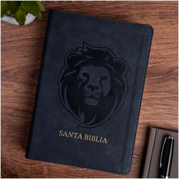 Biblia RVR1960 letra grande ed esp ceniza leon im piel manual 12pt - Image 5