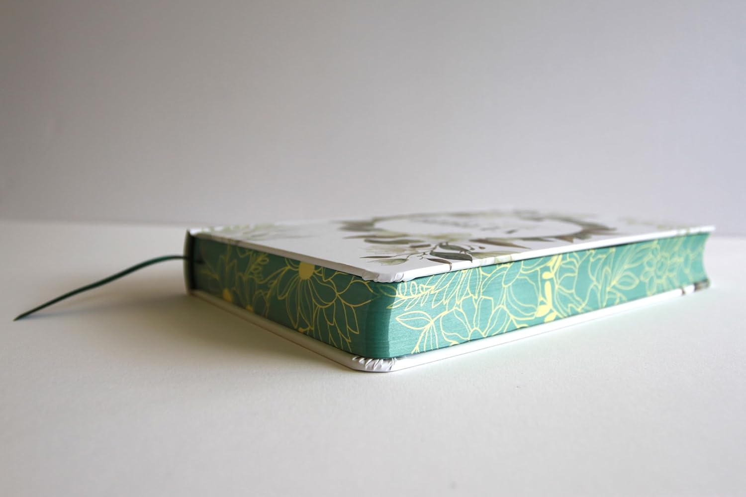 Biblia RVR1960 letra grande flores bcas y cto pintado tapa dura manual 10.5pt - Image 4