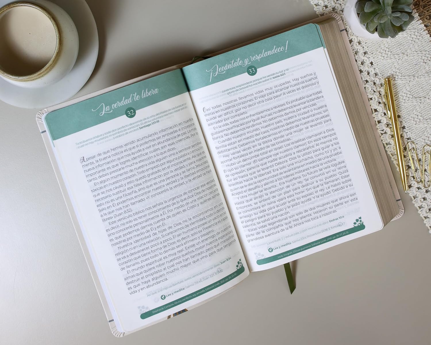 Biblia RVR1960 Virtuosa con 92 devocionales Piel especial crema LGig 13 pts - Image 4