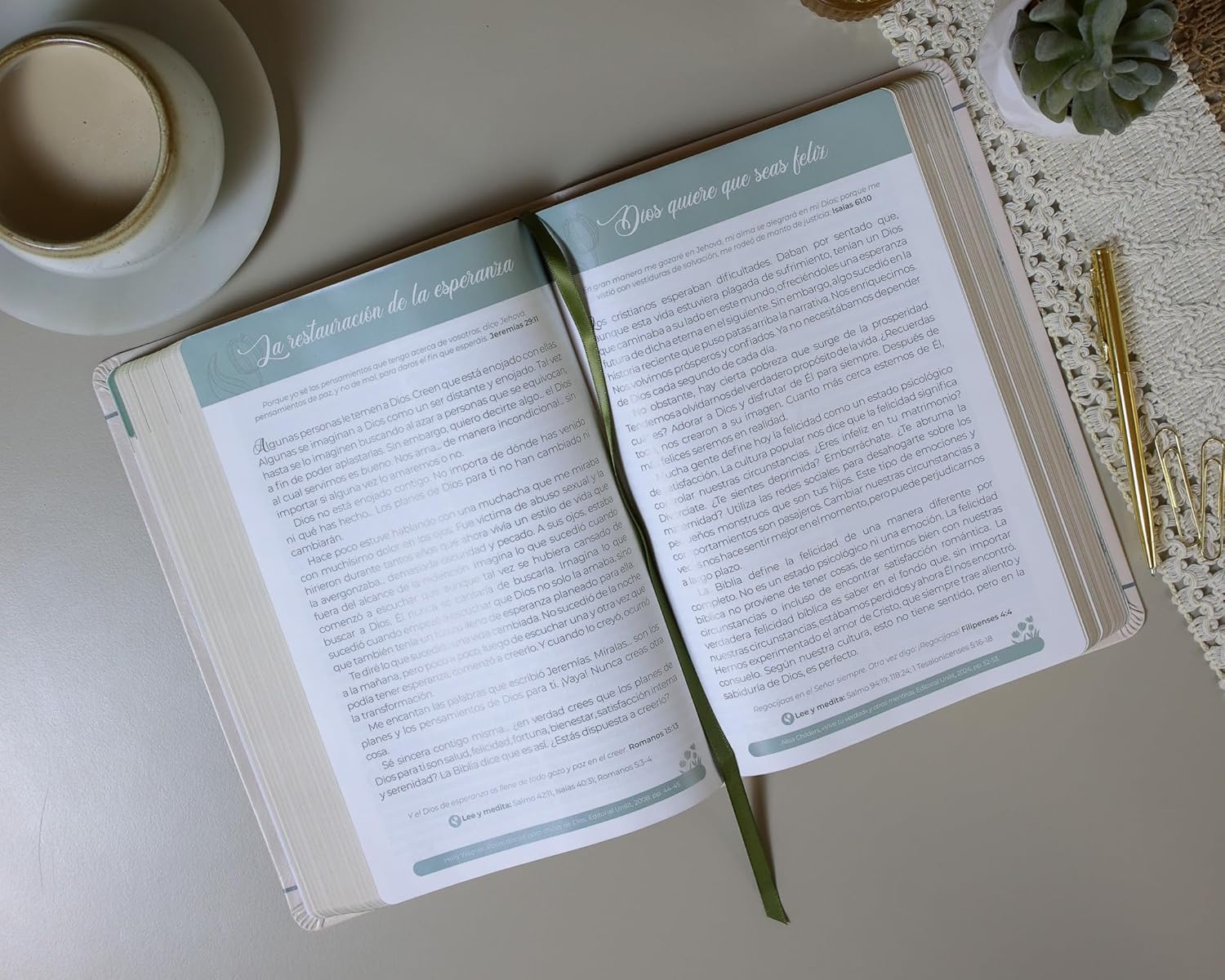 Biblia RVR1960 Virtuosa con 92 devocionales Piel especial crema LGig 13 pts - Image 5