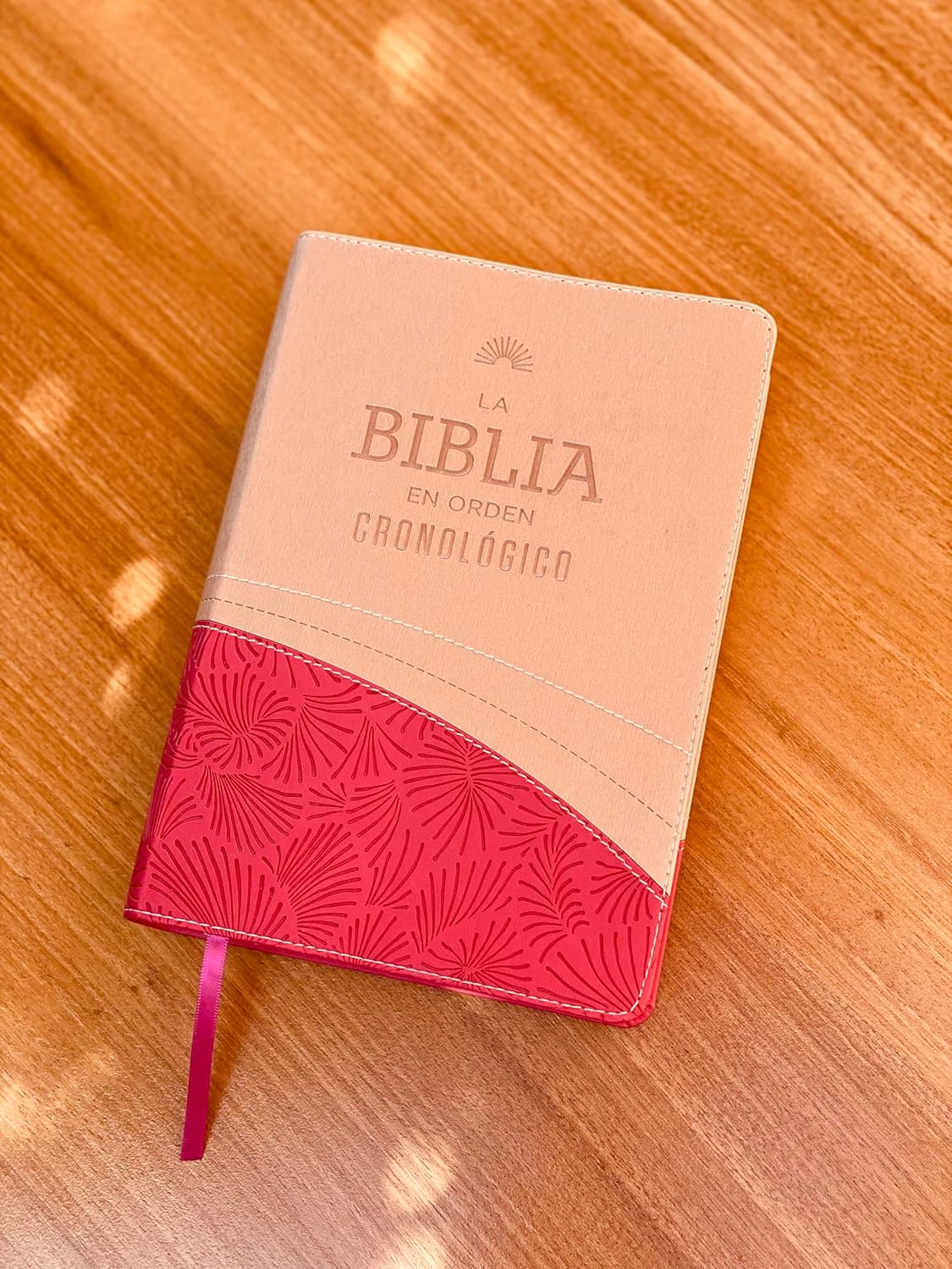 Biblia RVR1960 Orden cronológico rosa im piel - Image 2