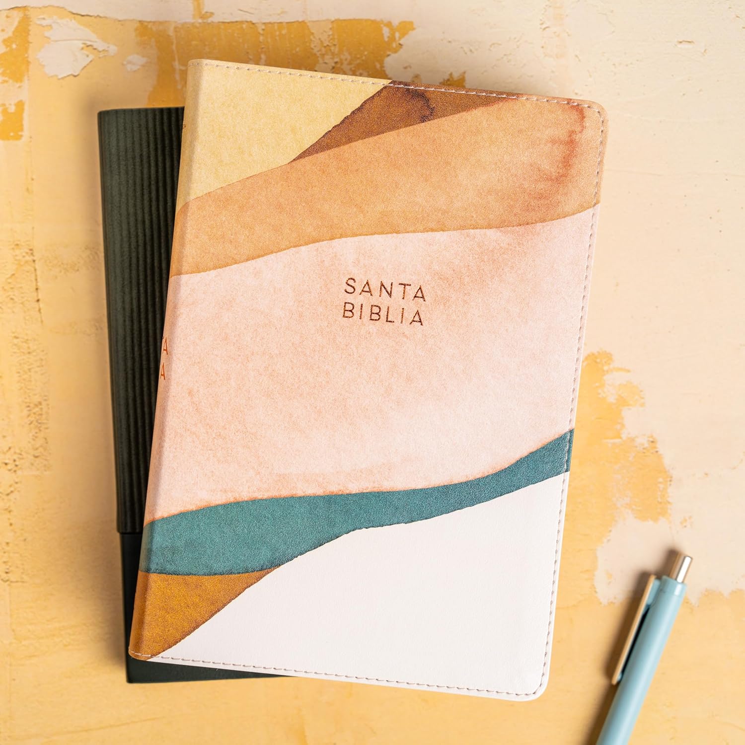 Biblia RVR1960 letra grande ed esp acuarela im piel manual 12pt - Image 6