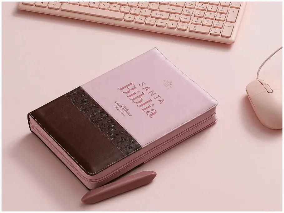 Biblia RVR1960 Agora cafe/rosa con mariposas im piel índice cierre grande 19pt
