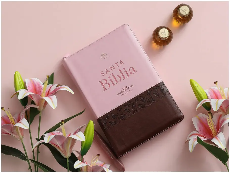 Biblia RVR1960 Agora cafe/rosa con mariposas im piel índice cierre grande 19pt