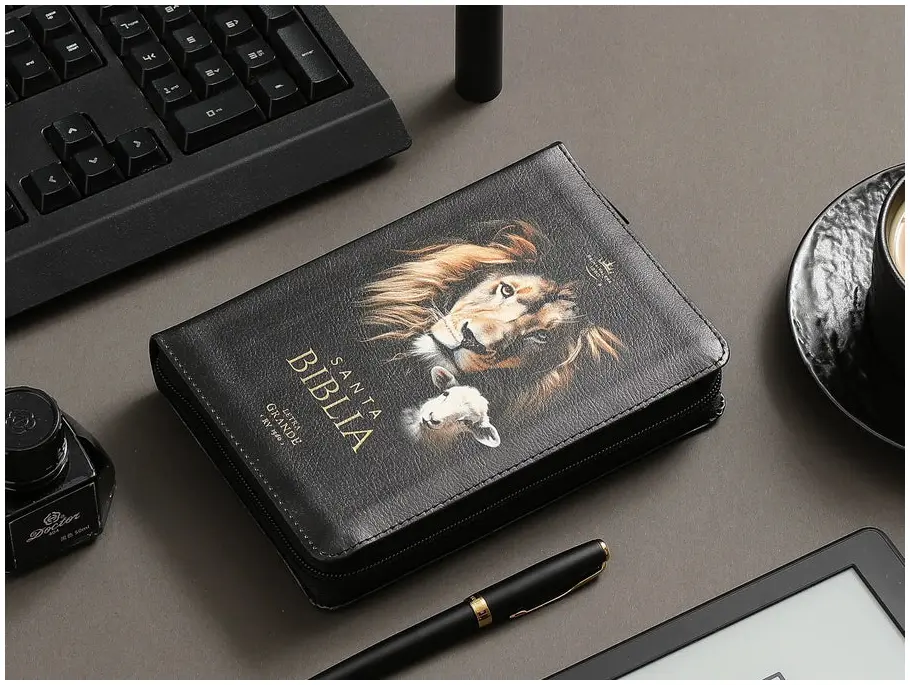 Biblia RVR1960 Fortaleza leon cordero im piel índice cierre chica 10pt